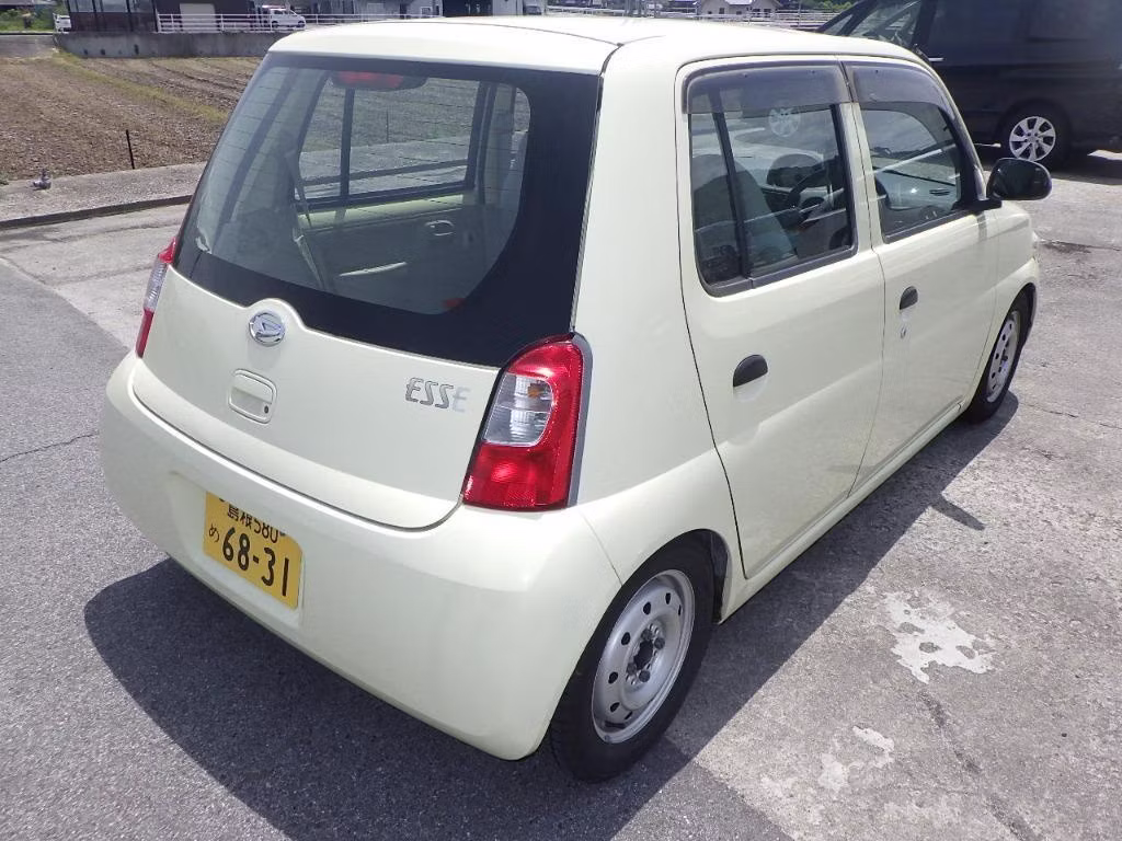 DAIHATSU ESSE