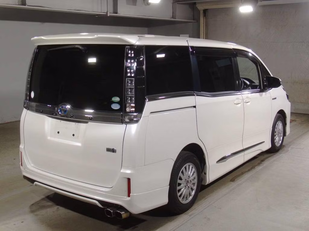 TOYOTA VOXY