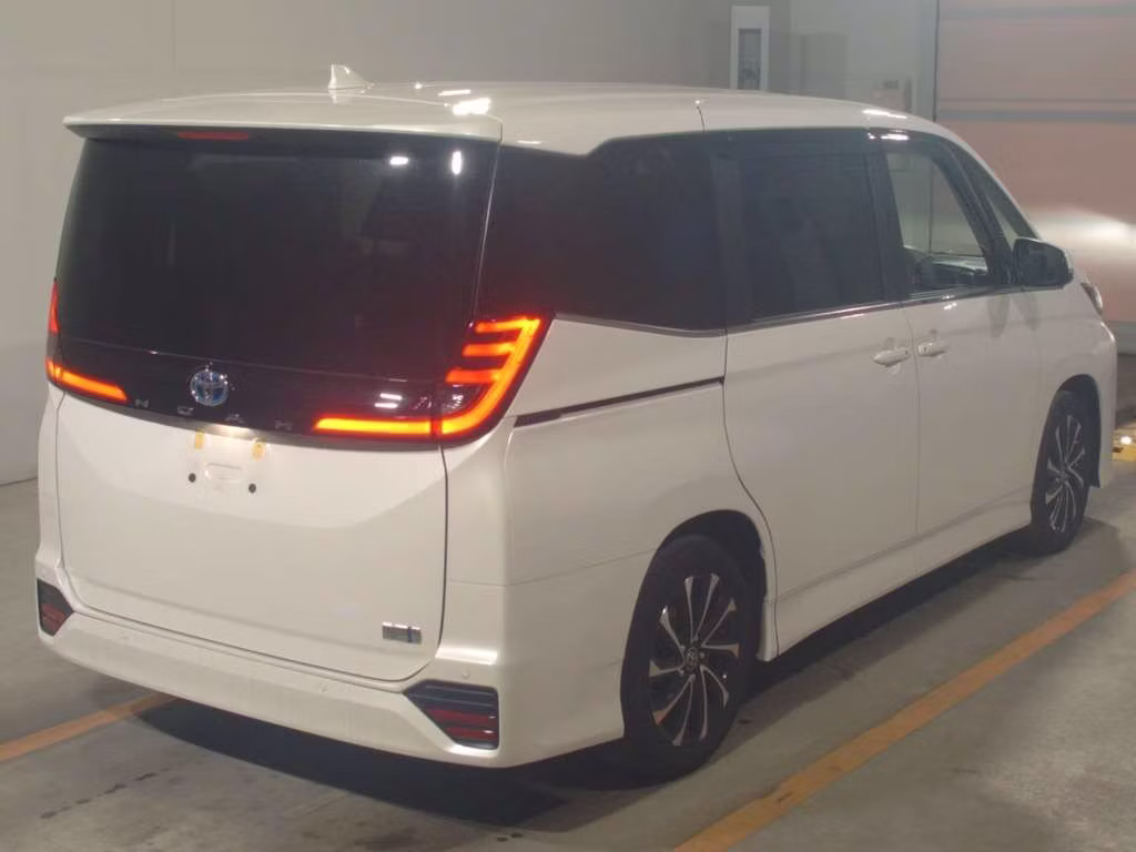 TOYOTA NOAH