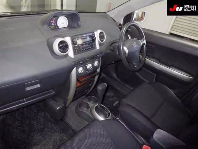 TOYOTA IST