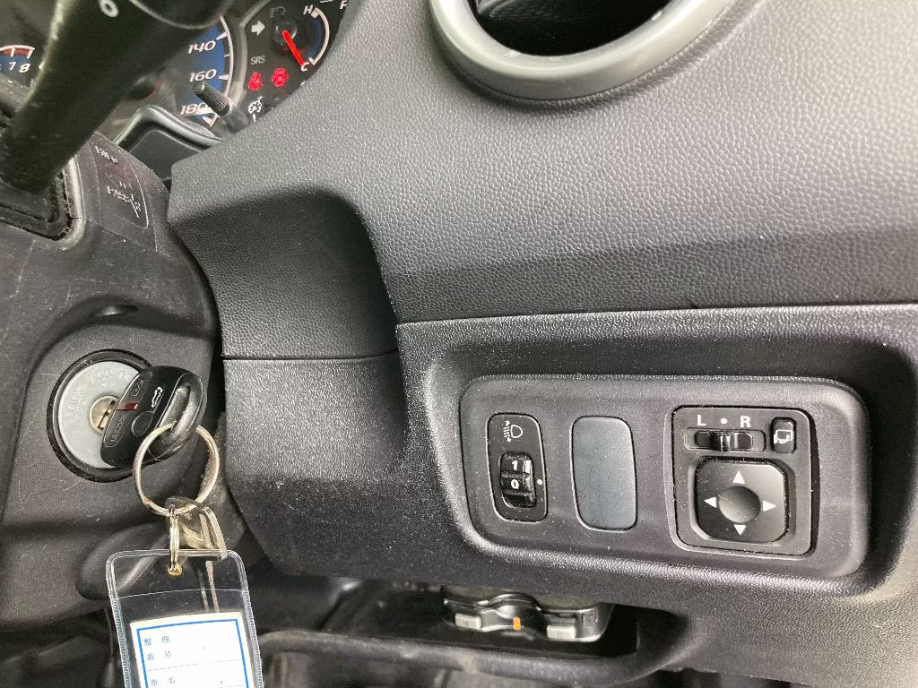 MITSUBISHI COLT PLUS