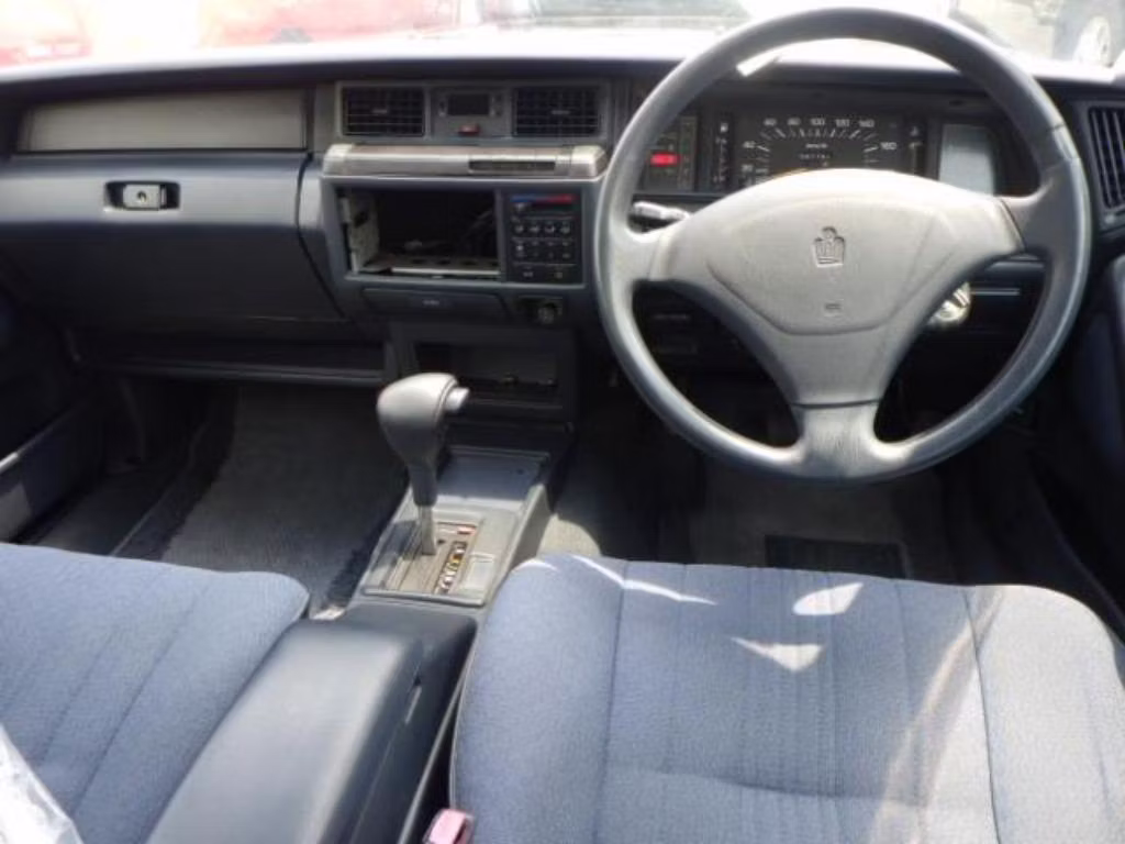TOYOTA CROWN
