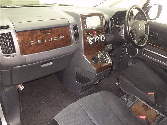 MITSUBISHI DELICA D:5