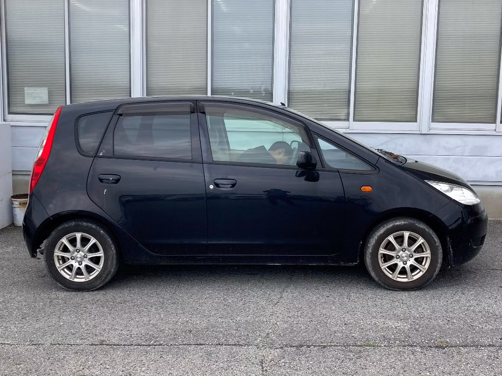 MITSUBISHI COLT