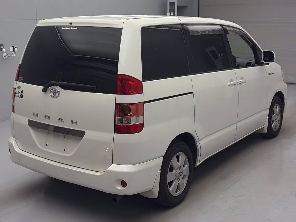 TOYOTA NOAH