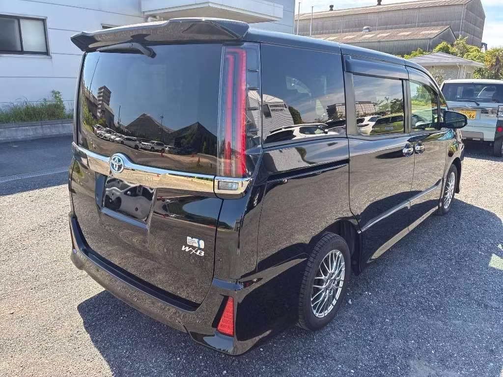 TOYOTA NOAH