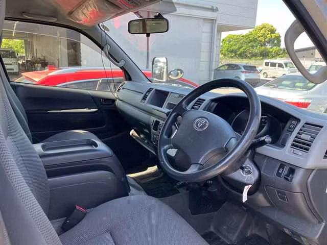 TOYOTA HIACE