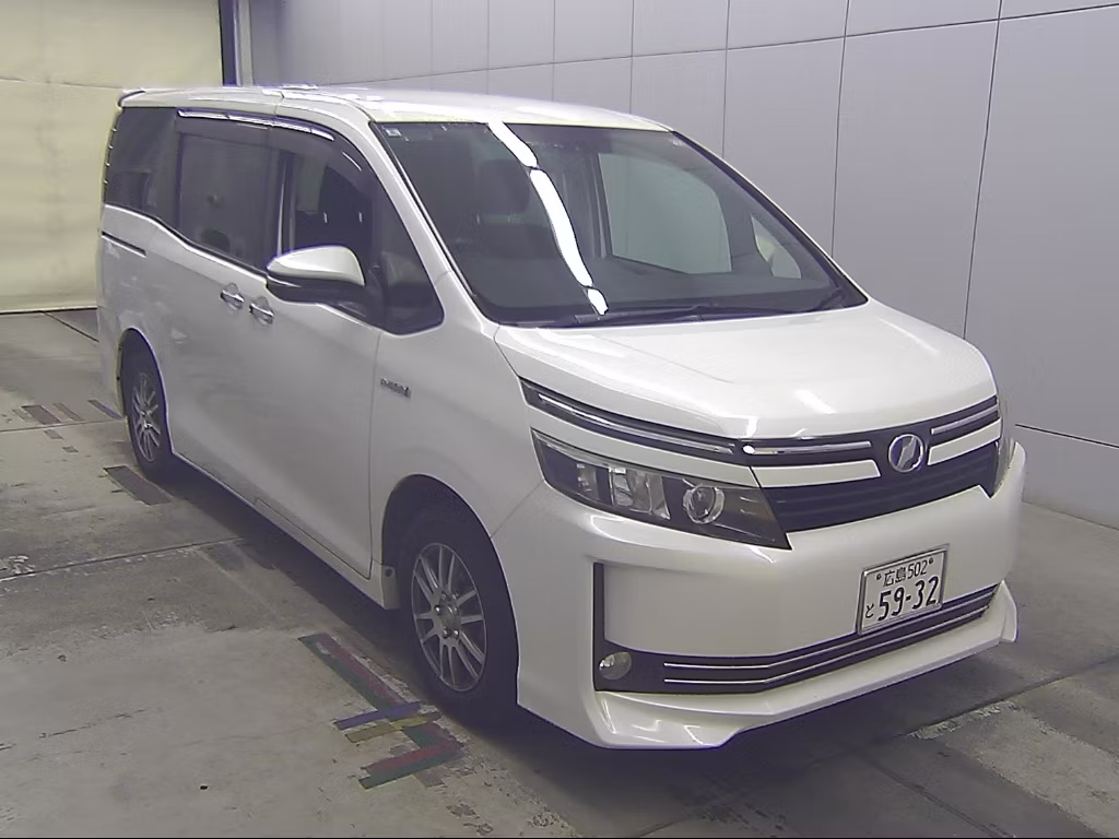 TOYOTA VOXY