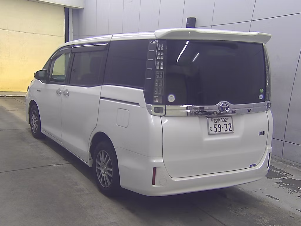 TOYOTA VOXY