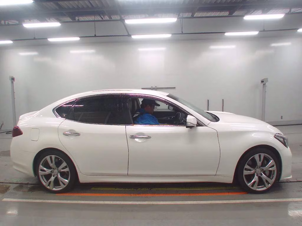 NISSAN FUGA