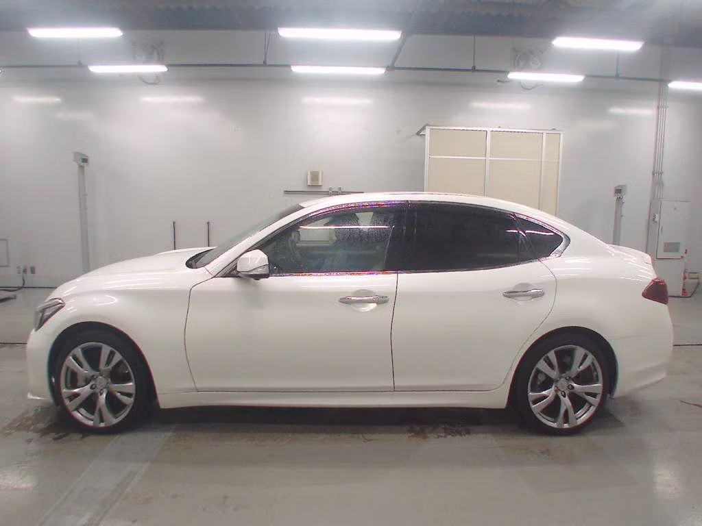 NISSAN FUGA