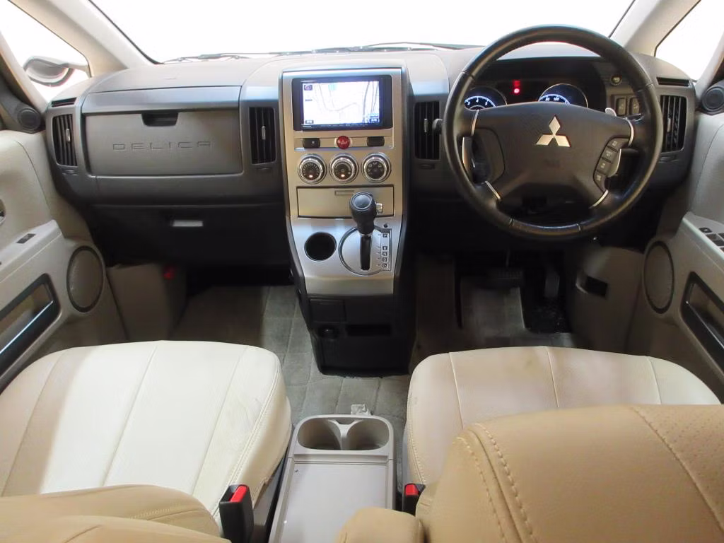 MITSUBISHI DELICA D:5