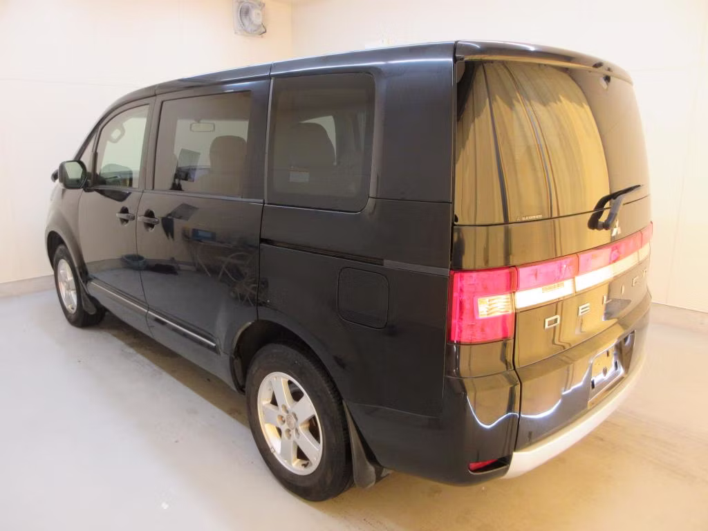 MITSUBISHI DELICA D:5