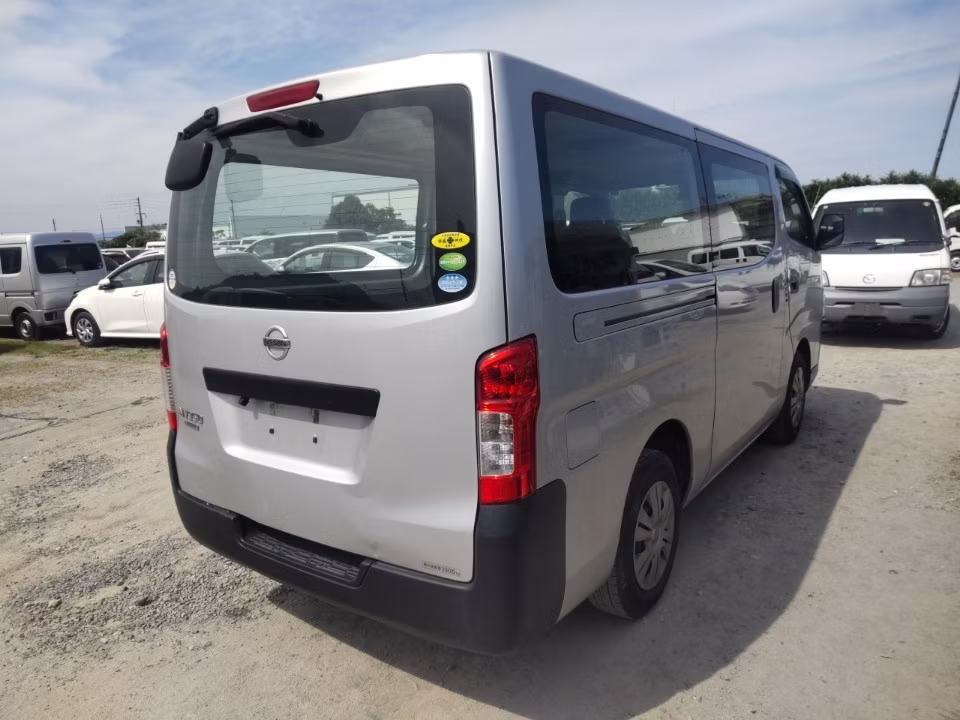 NISSAN NV350 CARAVAN