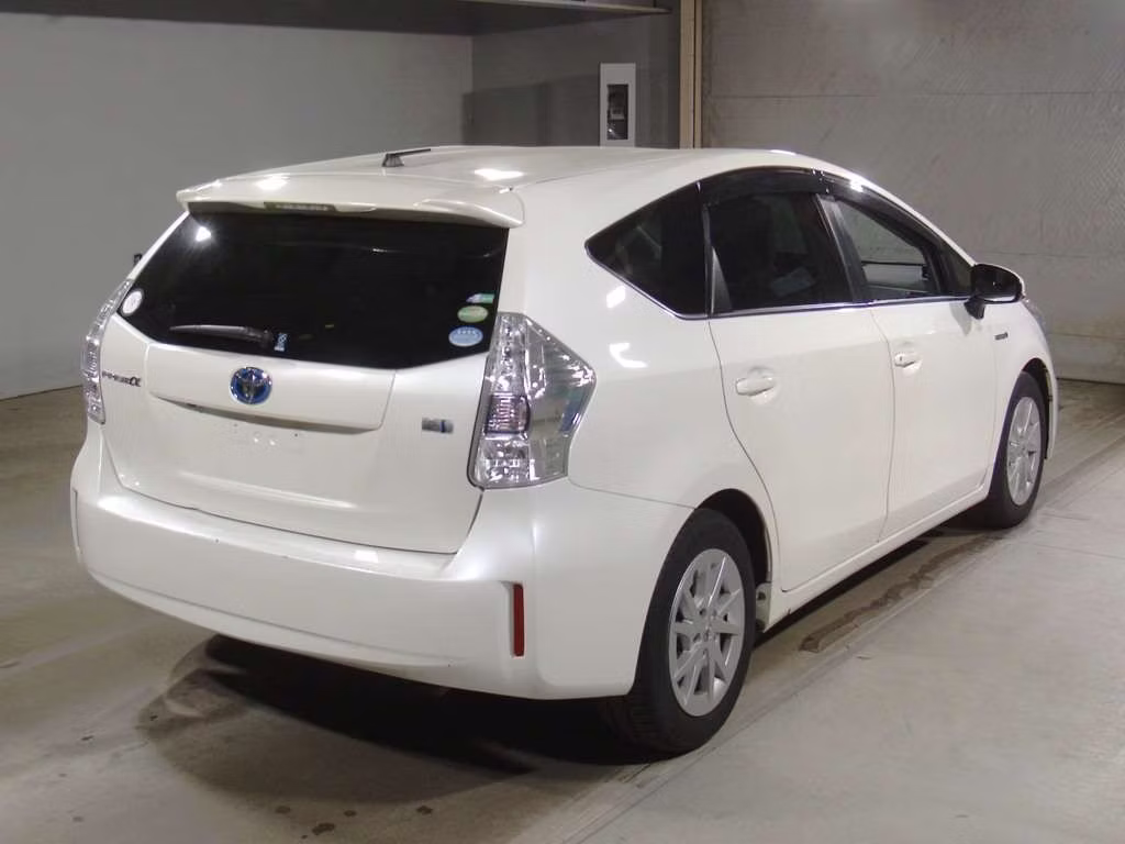 TOYOTA PRIUS ALPHA