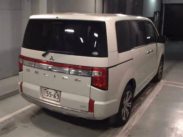 MITSUBISHI DELICA D:5