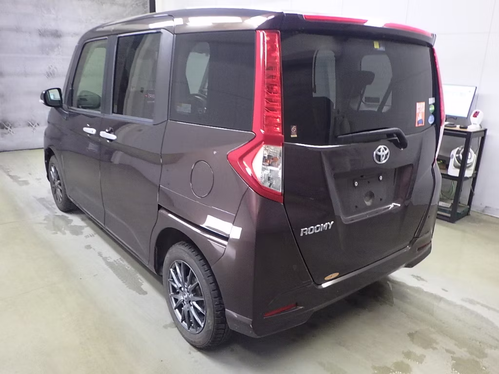 TOYOTA ROOMY