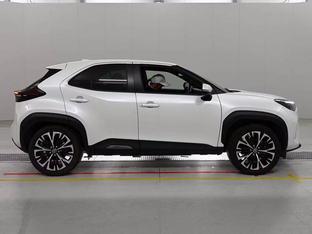 TOYOTA YARIS CROSS