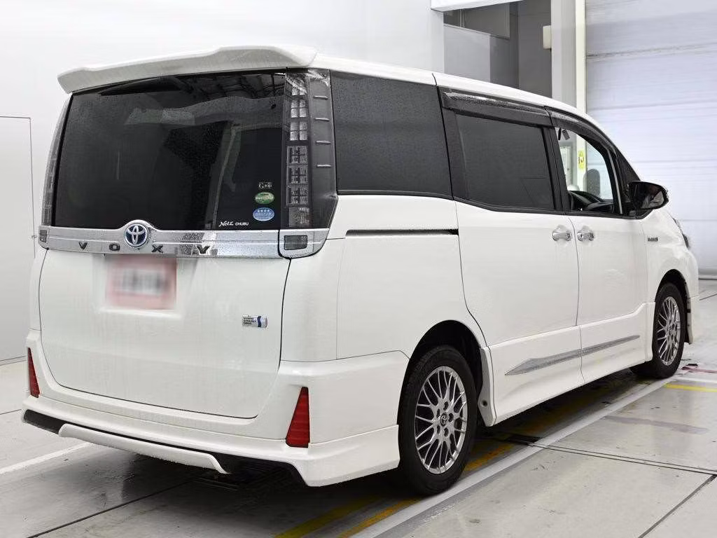 TOYOTA VOXY