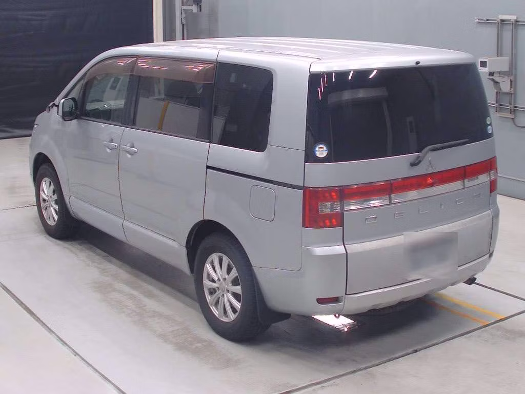 MITSUBISHI DELICA D:5