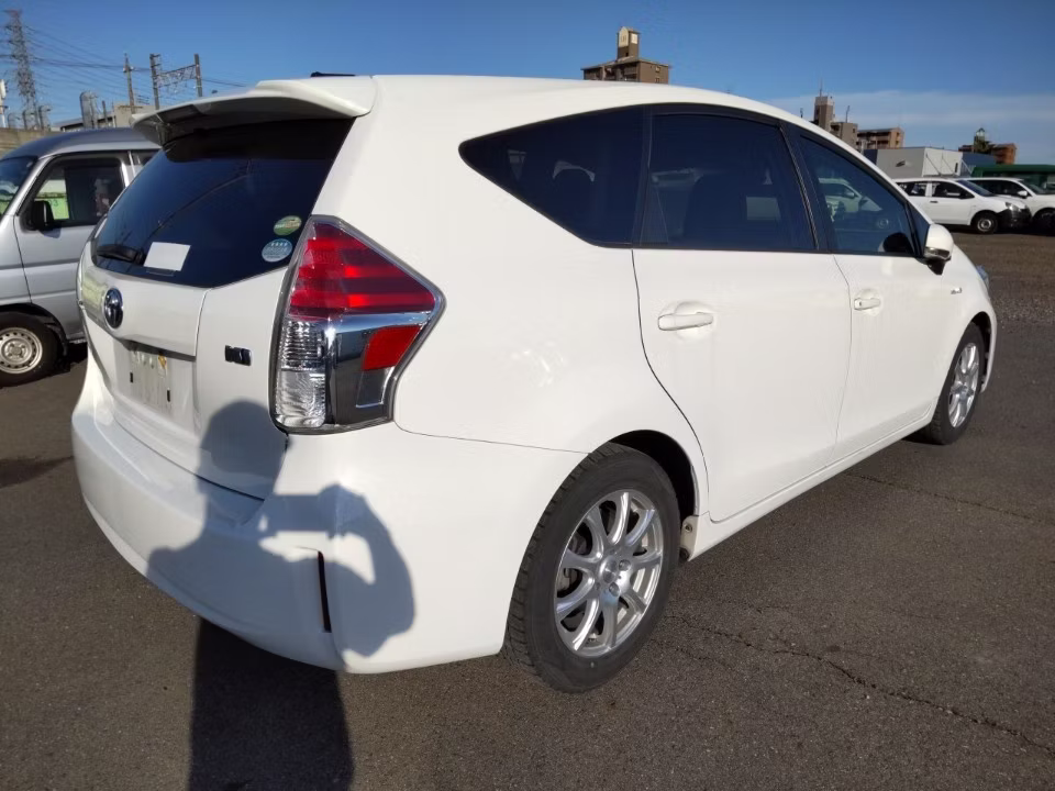 TOYOTA PRIUS ALPHA