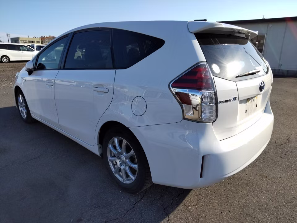 TOYOTA PRIUS ALPHA
