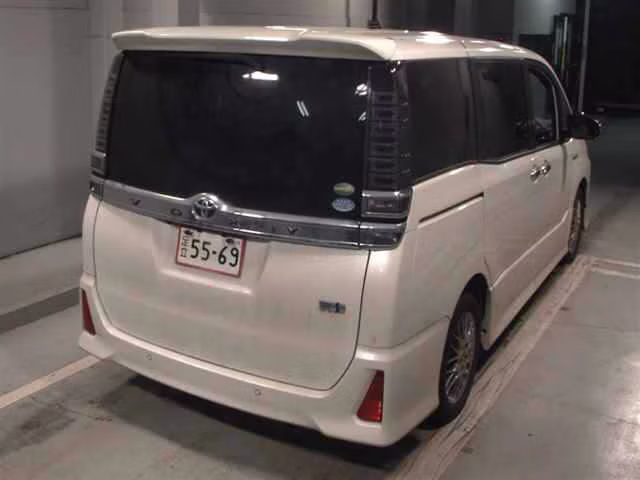 TOYOTA VOXY