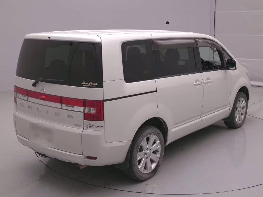 MITSUBISHI DELICA D:5
