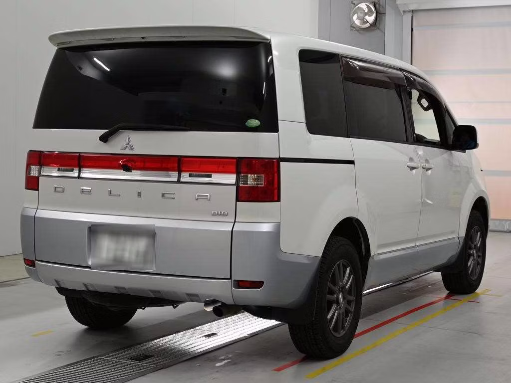 MITSUBISHI DELICA D:5