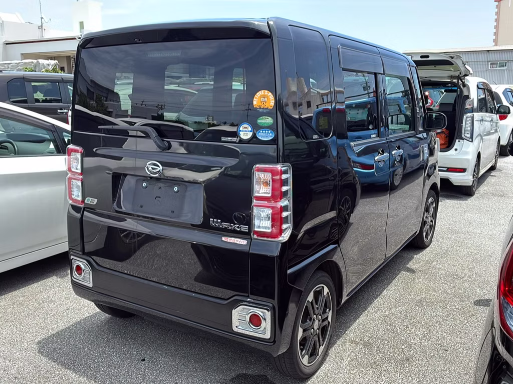 DAIHATSU WAKE