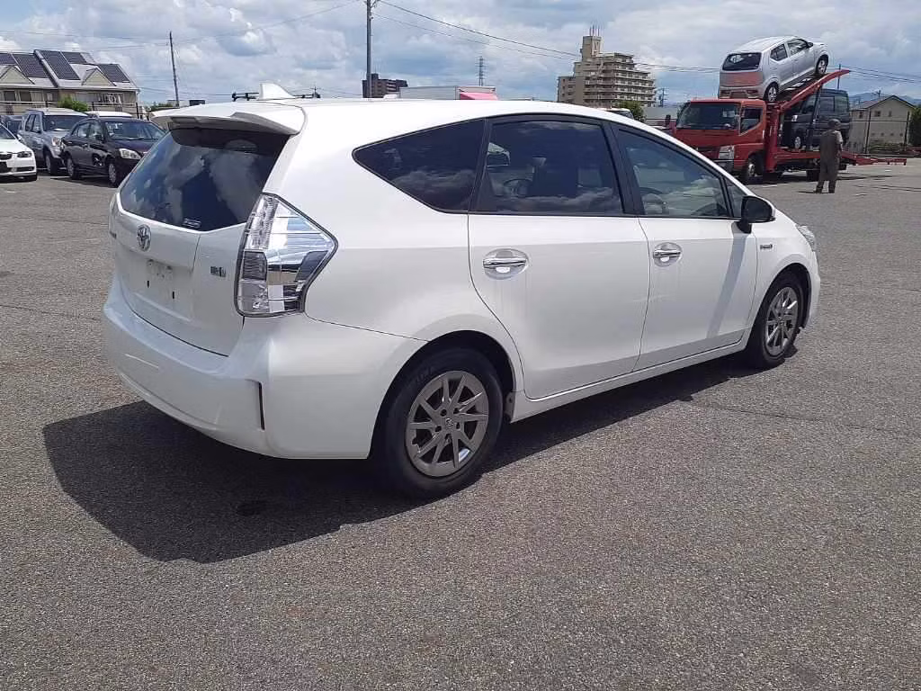TOYOTA PRIUS ALPHA