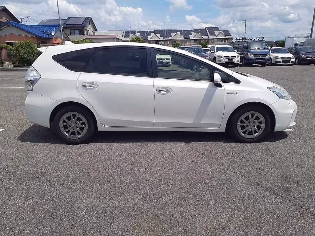 TOYOTA PRIUS ALPHA