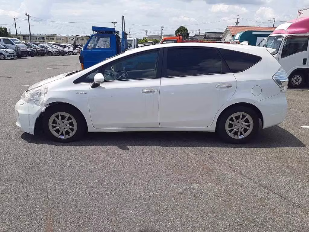 TOYOTA PRIUS ALPHA