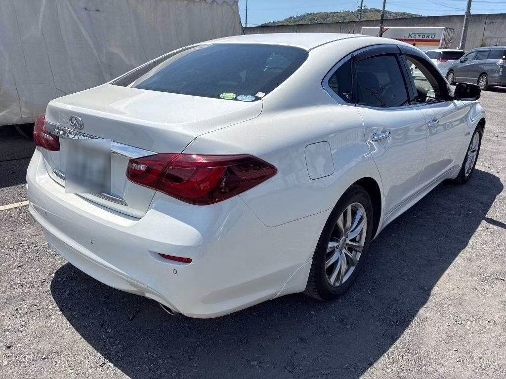 NISSAN FUGA