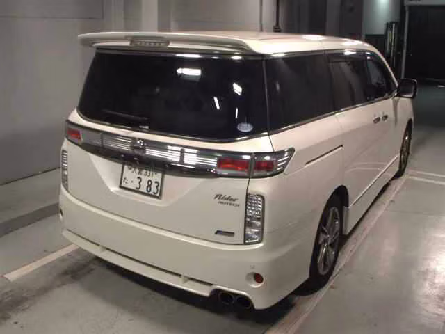 NISSAN ELGRAND