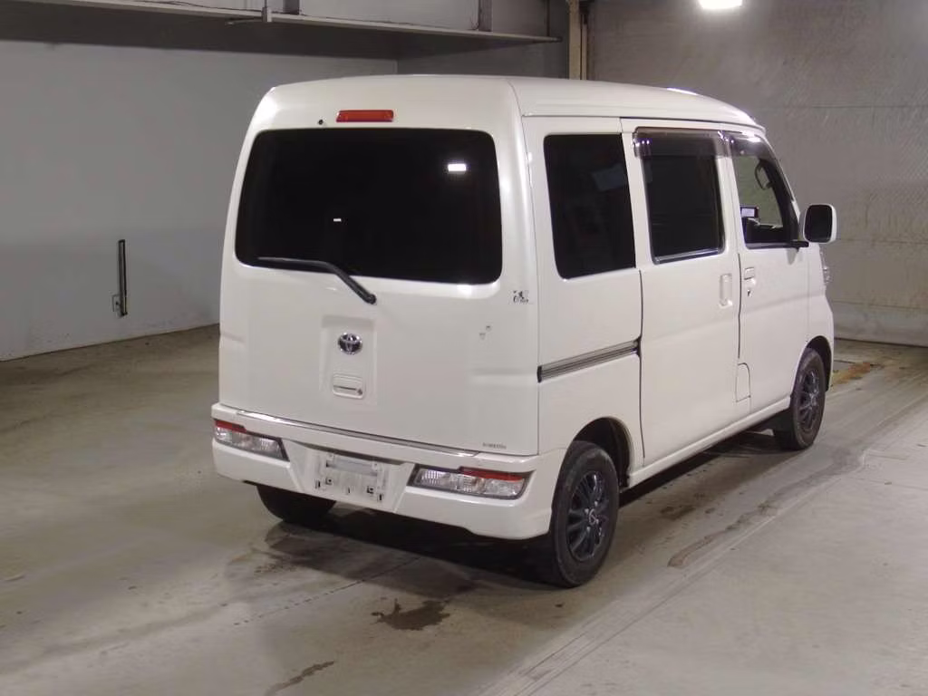 TOYOTA PIXIS VAN
