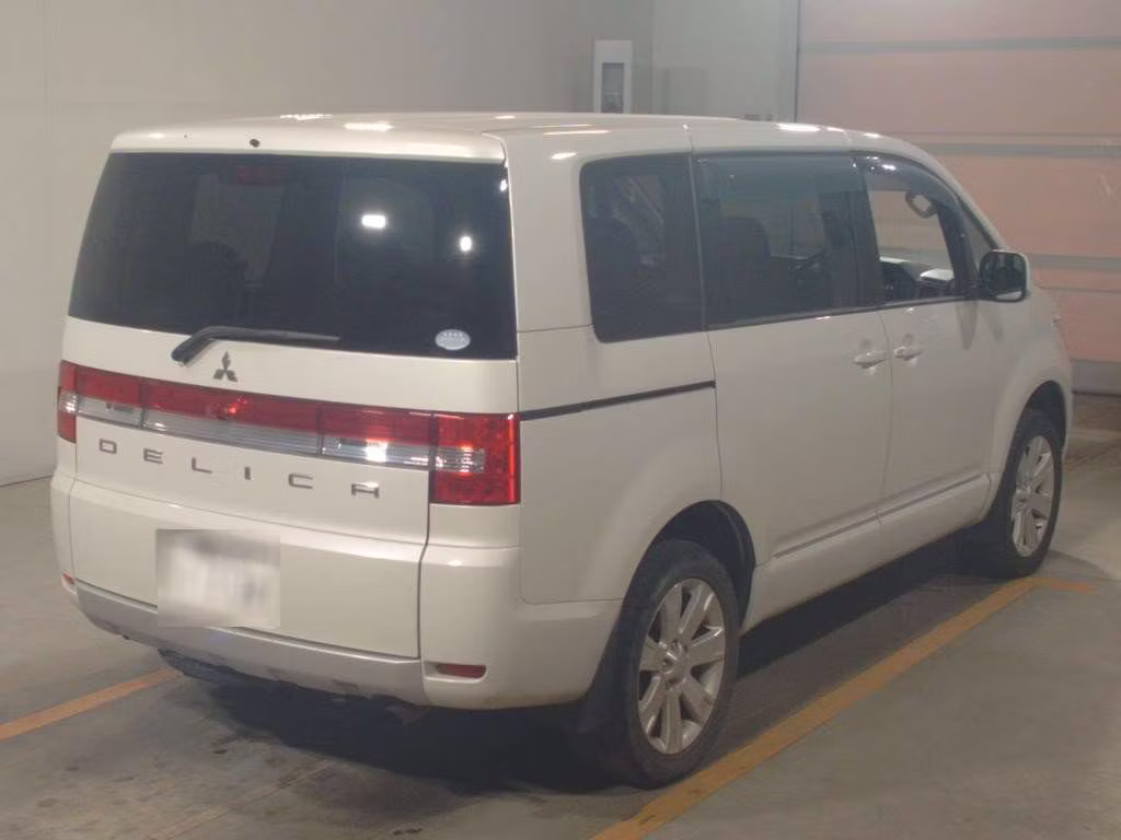 MITSUBISHI DELICA D:5