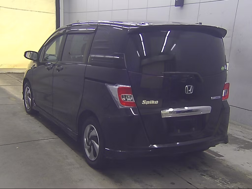 HONDA FREED SPIKE