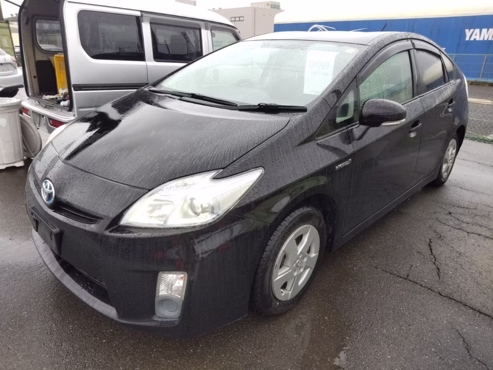 TOYOTA PRIUS