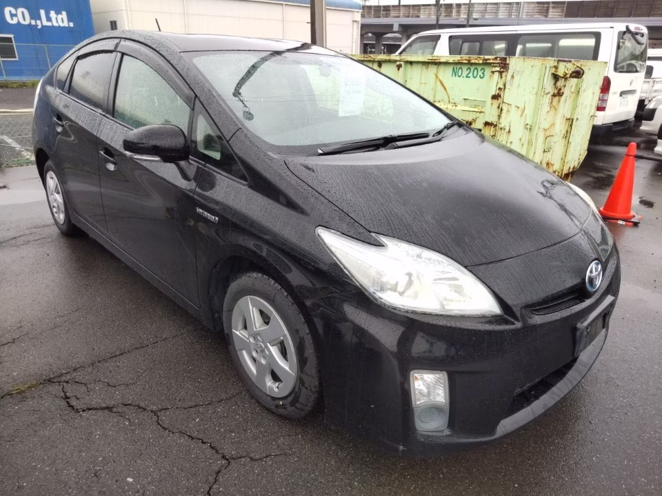 TOYOTA PRIUS
