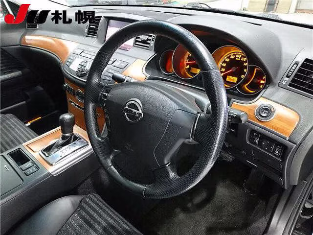 NISSAN FUGA