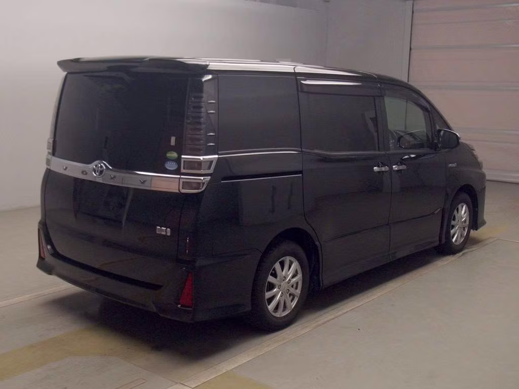 TOYOTA VOXY