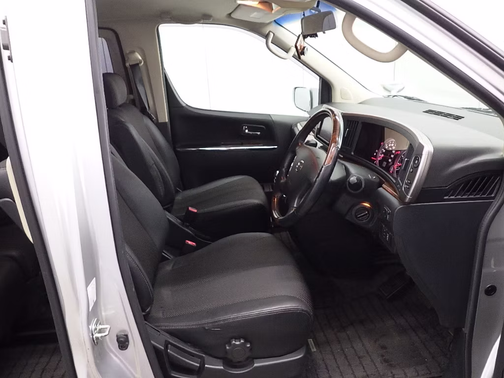 NISSAN ELGRAND