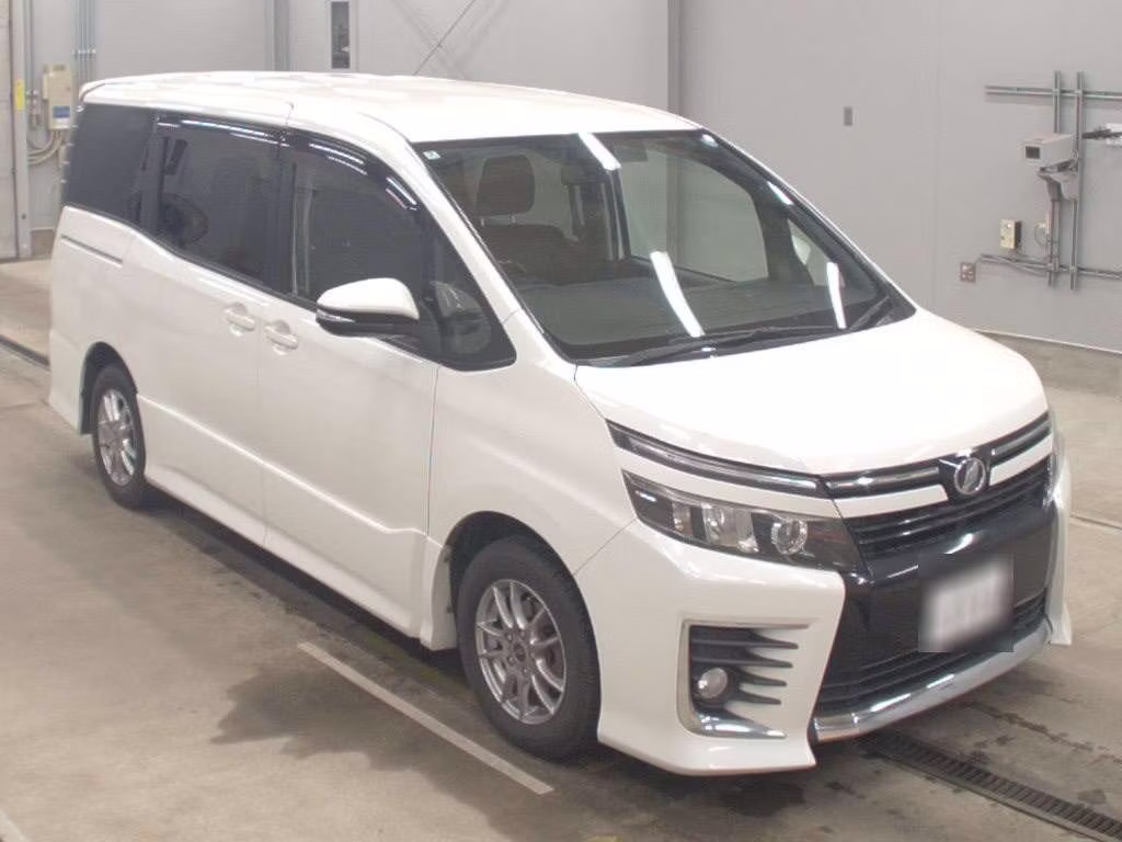 TOYOTA VOXY
