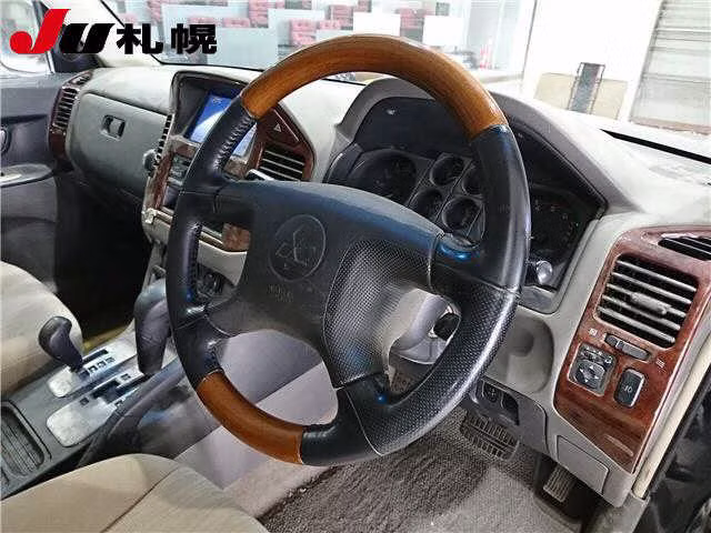 MITSUBISHI PAJERO