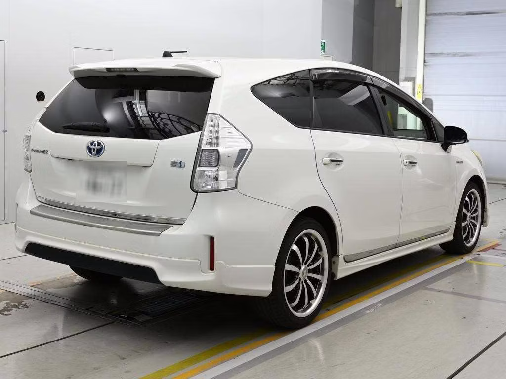 TOYOTA PRIUS ALPHA