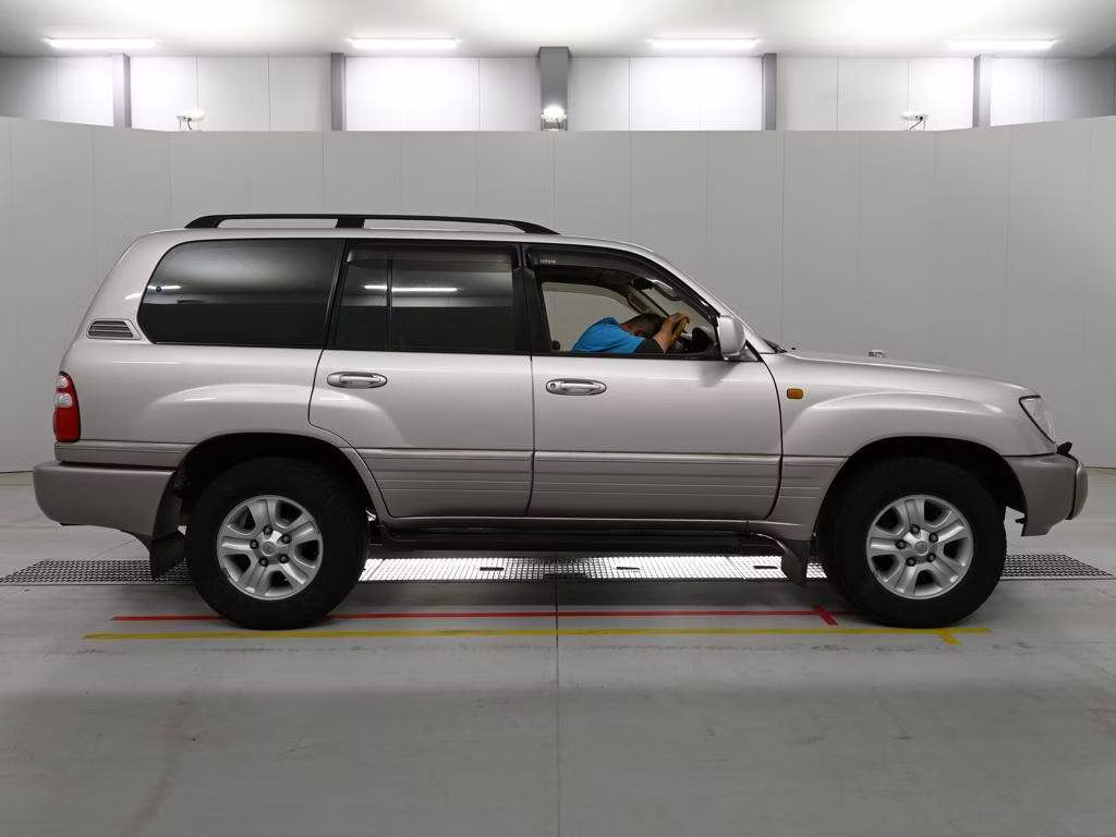 TOYOTA LAND CRUISER