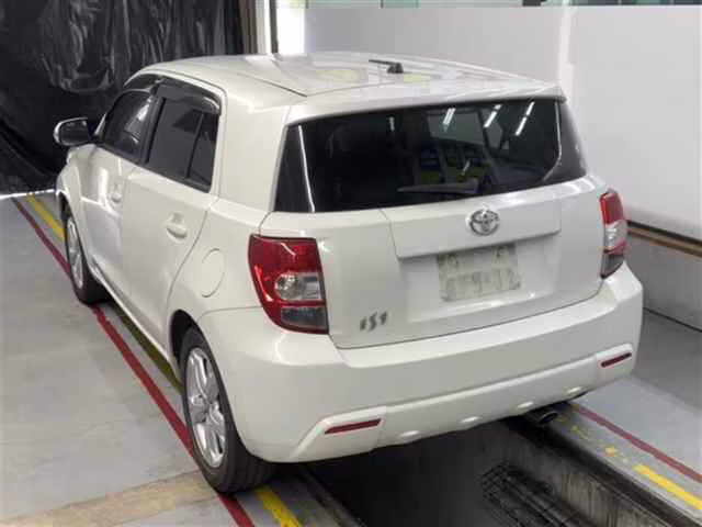 TOYOTA IST