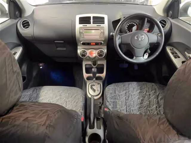 TOYOTA IST