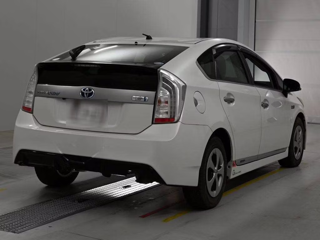 TOYOTA PRIUS PHV